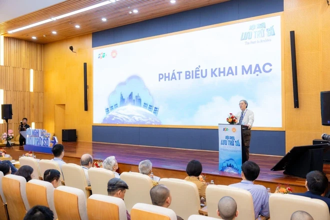 Ông Hoàng Quốc Tuấn - Chủ tịch Hội Văn thư Lưu trữ Việt Nam phát biểu khai mạc hội nghị.