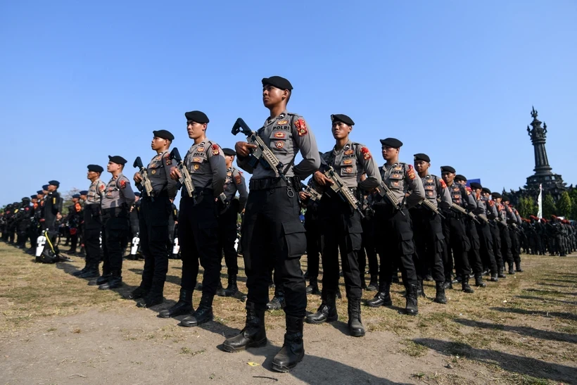 Cảnh sát Indonesia . (Ảnh: AFP/TTXVN)