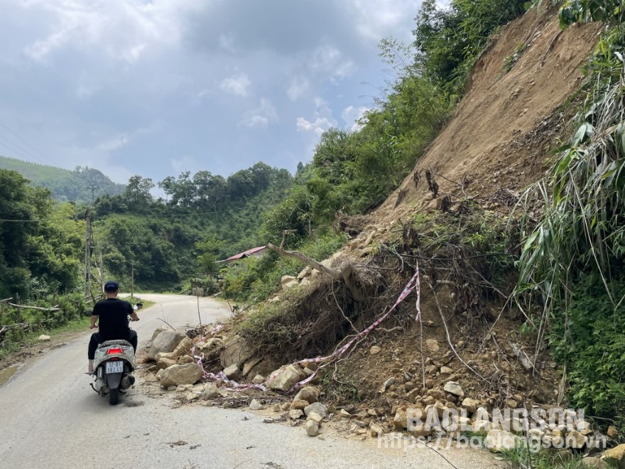 Hình ảnh sạt lở tại thôn Sơn Chủ, xã Tân Thành, huyện Cao Lộc (ảnh chụp lúc 10 giờ 48 phút ngày 18/8/2024)