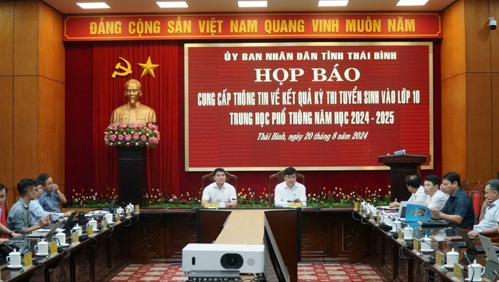 Quang cảnh buổi họp báo.