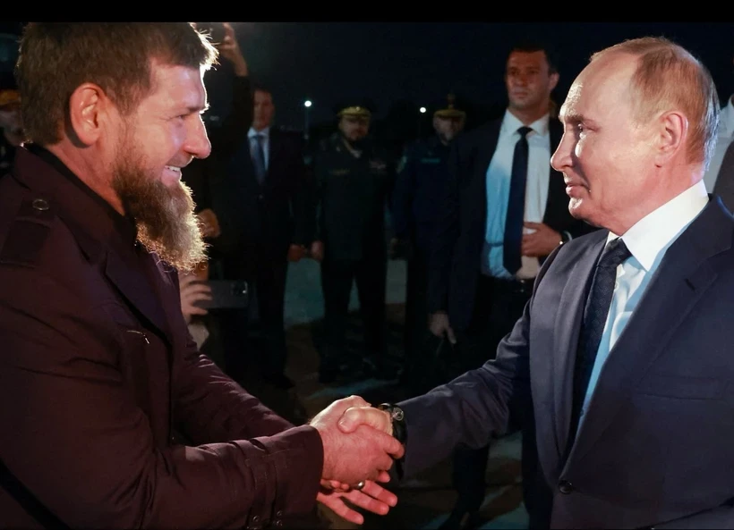 Tổng thống Nga Vladimir Putin và lãnh đạo Chenya Kadyrov. (Ảnh: AA/TTXVN)