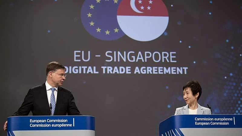 Đại diện EU và Singapore tuyên bố hoàn tất đàm phán Hiệp định Thương mại kỹ thuật số. (Ảnh EURONEWS.COM)