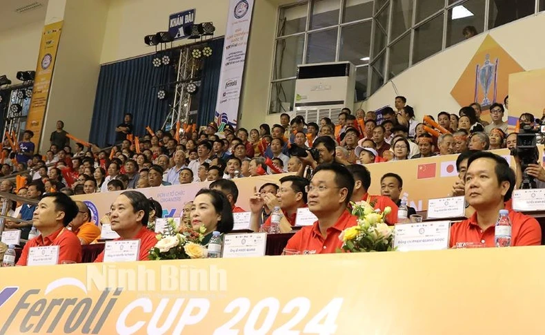 Các đại biểu tham dự khai mạc Giải Bóng chuyền nữ quốc tế VTV Ferroli Cup 2024.