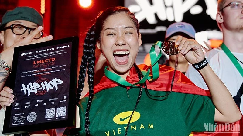 Mai Thiên Quân giành giải Nhất nhảy Hip-hop tại KARDO ở Nga.