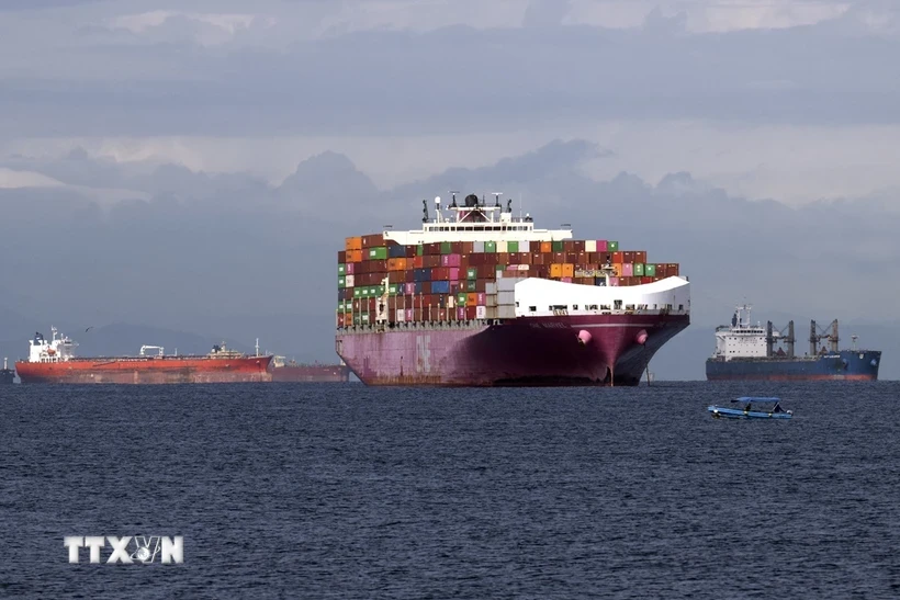 Tàu thuyền chờ qua kênh đào Panama ngày 24/9/2023. (Ảnh: AFP/TTXVN)