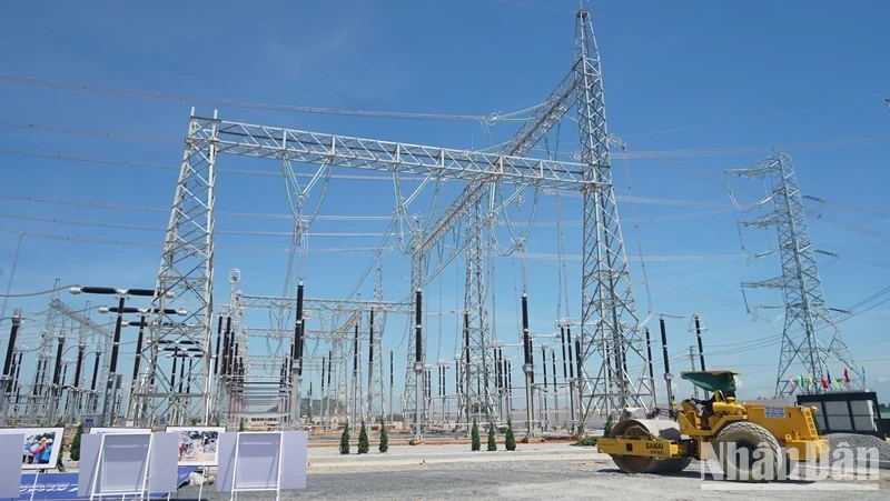 Công tác chuẩn bị cho lễ khánh thành dự án đường dây 500kV mạch 3 tại điểm cầu Thanh Hóa (Trạm biến áp 500kV Thanh Hóa) đã hoàn tất. (Ảnh: TRUNG HƯNG)