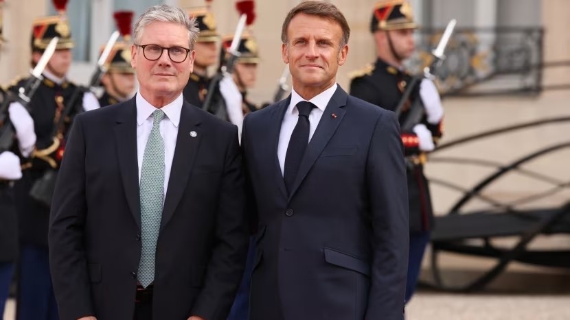 Thủ tướng Anh Keir Starmer (bên trái) và Tổng thống Pháp Emmanuel Macron. Ảnh: PA Images 