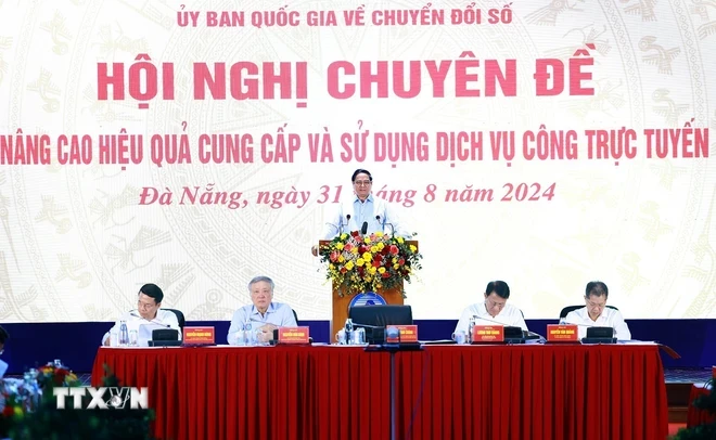 Thủ tướng Phạm Minh Chính chủ trì Hội nghị chuyên đề nâng cao hiệu quả cung cấp và sử dụng dịch vụ công trực tuyến. (Ảnh: Dương Giang/TTXVN)