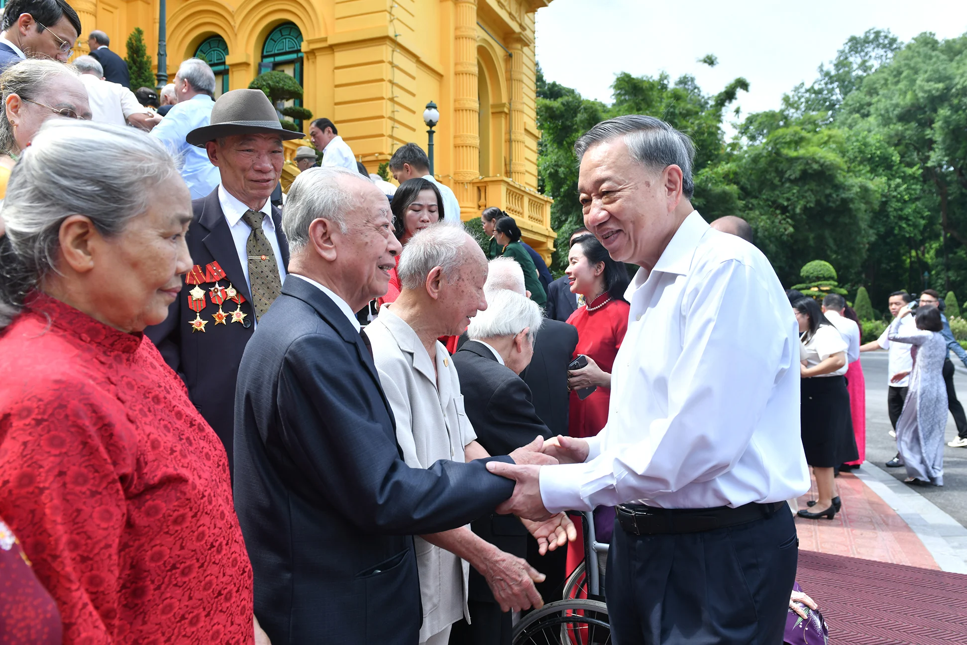 Ảnh tràn viền