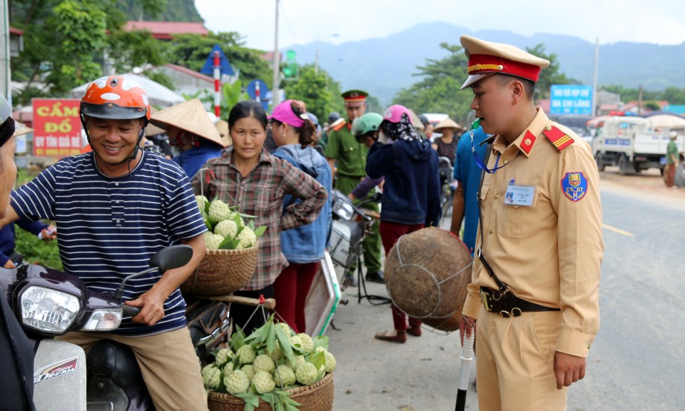 Chi Lăng: Đảm bảo an toàn giao thông mùa na