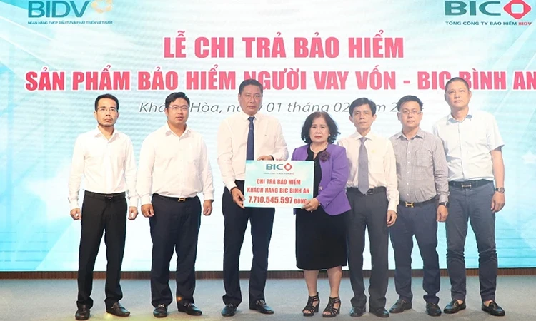 Hoàn thiện khung pháp lý cho bảo hiểm bán qua kênh ngân hàng