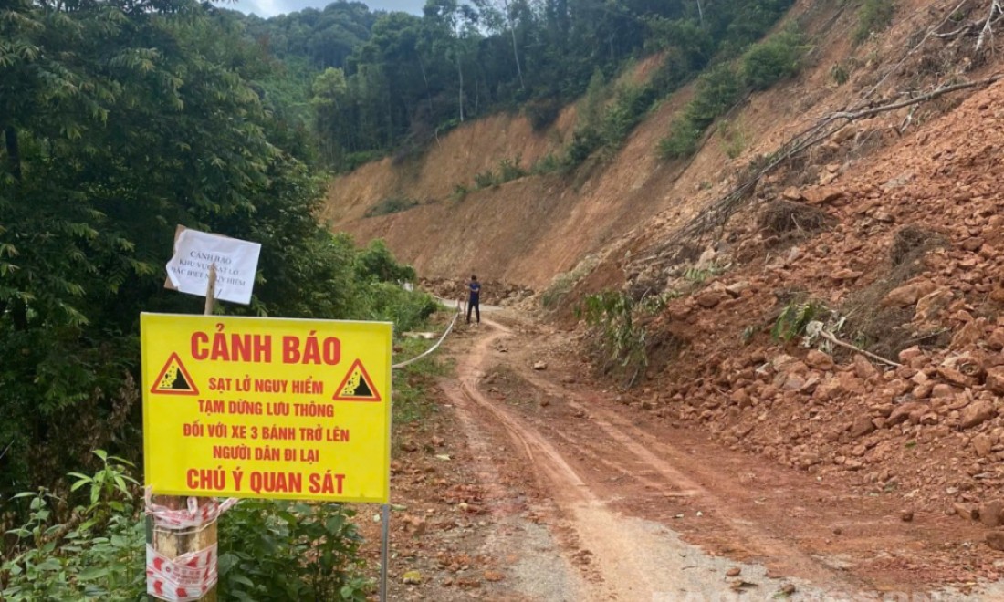 Xuất hiện sạt lở, vết nứt lớn tại đường Trung Thành-Tân Minh đấu nối với đường tuần tra biên giới