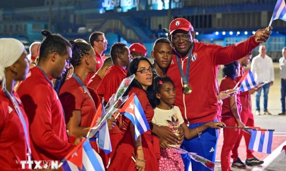 Cuba tưng bừng chào đón đoàn vận động viên trở về từ Olympic Paris