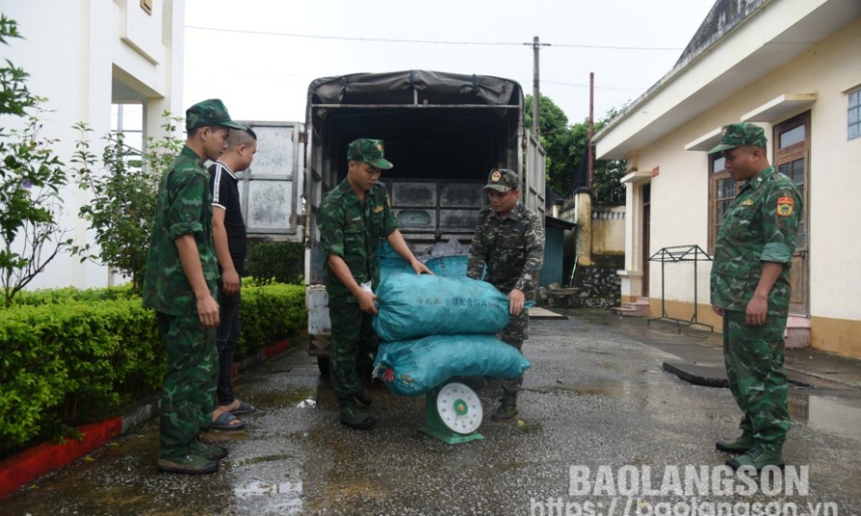 Đồn Biên phòng Cửa khẩu Chi Ma tịch thu 250 kg chân lợn đông lạnh không rõ nguồn gốc