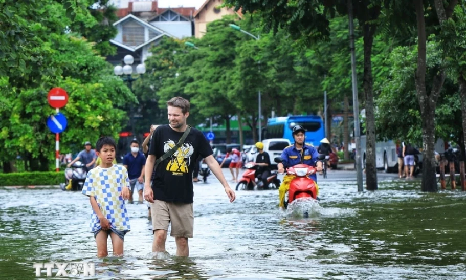 Thời tiết ngày 15/8: Mưa dai dẳng, độ ẩm đất đã bão hòa ở nhiều khu vực