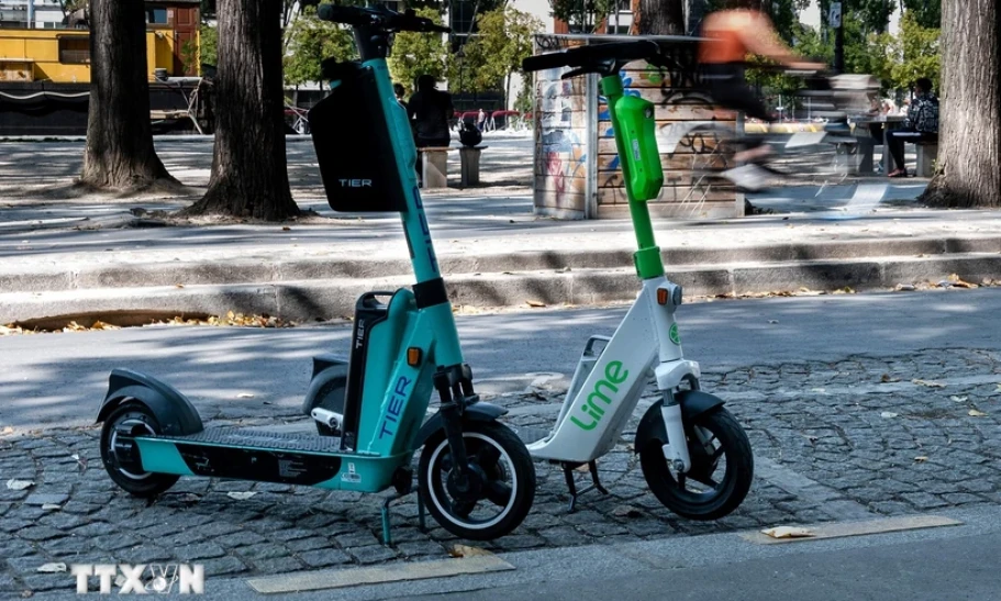 "Cuộc tình ngắn ngủi" giữa xe scooter điện và các thành phố lớn