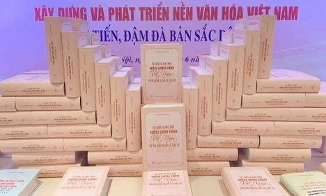 Định hướng xây dựng, phát triển đất nước - lý luận và thực tiễn: Học tập và làm theo Bác phải thực chất, thường xuyên