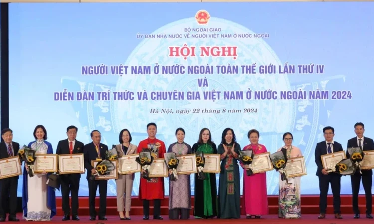 Khát vọng cống hiến cho quê hương