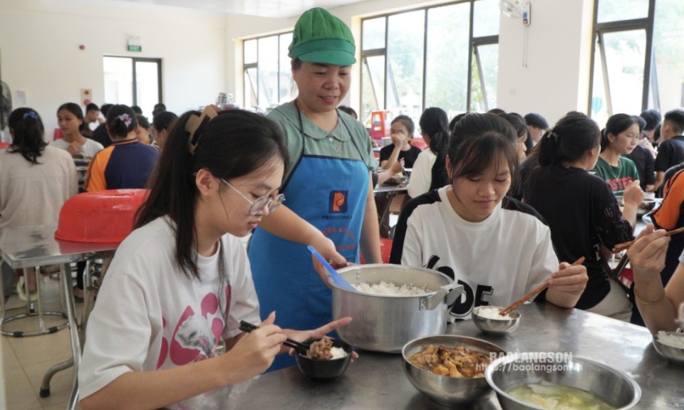 Đảm bảo điều kiện sinh hoạt, ăn, ở cho học sinh nội trú