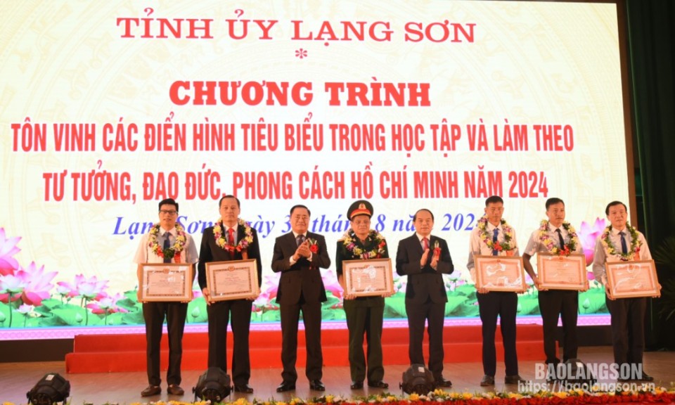 Tôn vinh điển hình tiêu biểu trong học tập và làm theo tư tưởng, đạo đức, phong cách Hồ Chí Minh