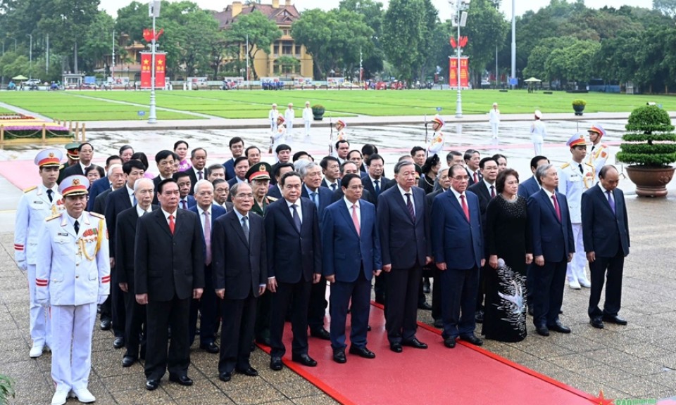 Lãnh đạo Đảng, Nhà nước, Quân đội vào Lăng viếng Chủ tịch Hồ Chí Minh