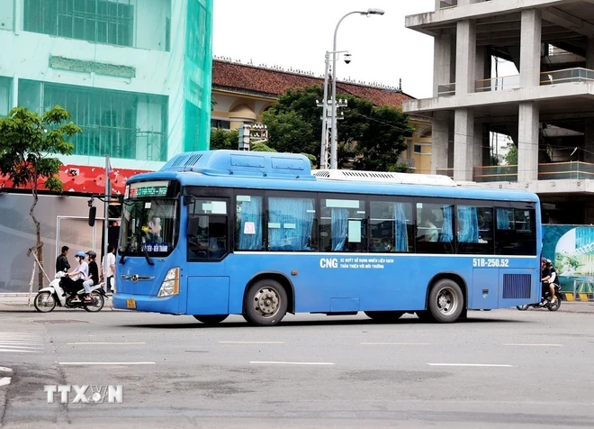 Xe buýt sử dụng nhiên liệu sạch thân thiện môi trường là một giải pháp giảm khí thải nhà kính cho Thành phố Hồ Chí Minh. (Ảnh: Hồng Đạt/TTXVN)