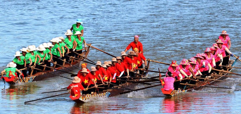 Ngay từ đầu tháng 8 dương lịch hàng năm, nhiều làng xã ở Lệ Thuỷ, Quảng Bình đã rạo rực tập hợp đội đua bơi để luyện tập, tranh tài vào ngày Tết Độc lập ngày 2/9. 