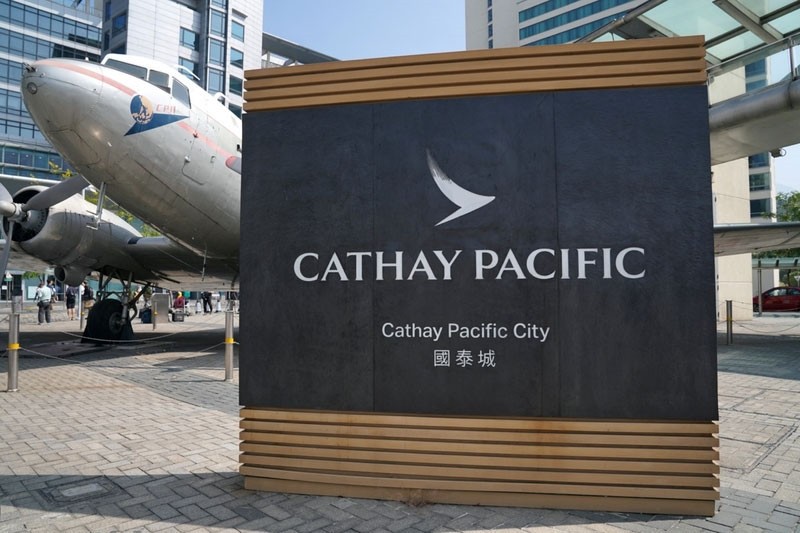 Bên ngoài trụ sở Cathay Pacific ở Hong Kong (Trung Quốc). Ảnh: REUTERS 