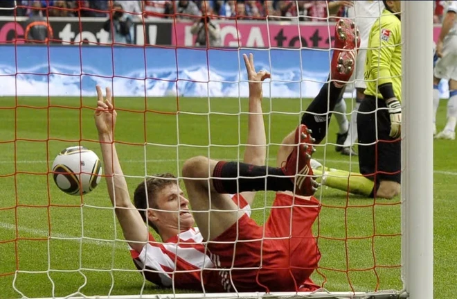 Müller đã lập hat-trick vào lưới Bochum vào tháng 5/2010 để dẫn dắt Bayern giành chiến thắng.