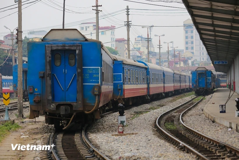 Đoàn tàu của Tổng công ty Đường sắt Việt Nam tại Ga Hà Nội. (Ảnh: Minh Sơn/Vietnam+)