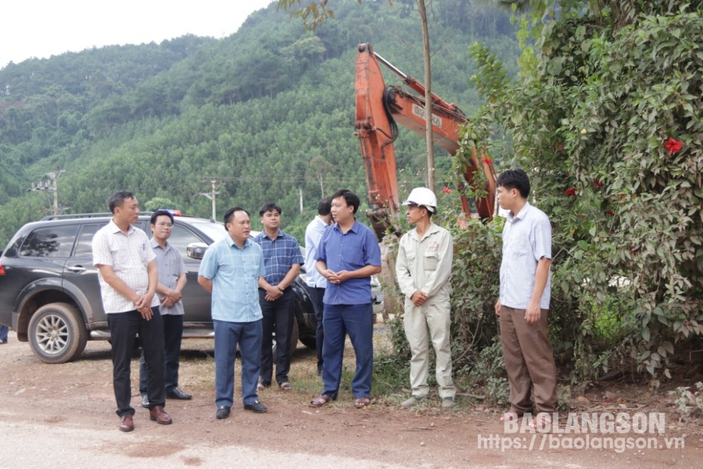 Đồng chí Lương Trọng Quỳnh, Phó Chủ tịch UBND tỉnh cùng đại diện một số sở, ngành kiểm tra thực tế công tác phòng, chống bão số 3 trên địa bàn huyện Đình Lập vào chiều ngày 6/9/2024