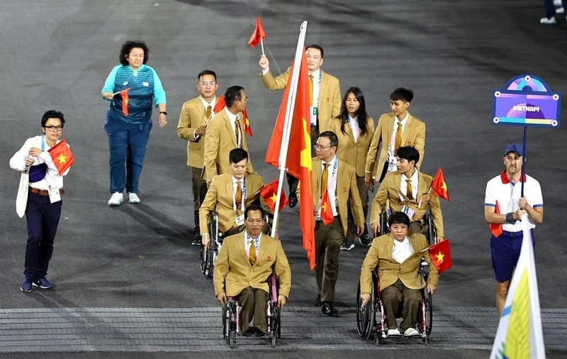 Đoàn thể thao người khuyết tật Việt Nam diễu hành tại Lễ khai mạc Paralympic Paris 2024. Ảnh: tdtt.gov.vn