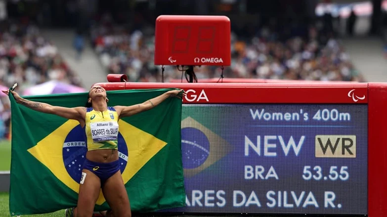 Soares Rayane da Silva (Brazil) phá kỷ lục thế giới tồn tại 29 năm ở nội dung 400m nữ. (Ảnh GETTY)