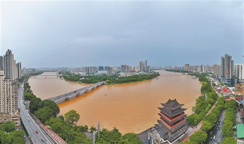 Ngày 9-9, do lượng mưa lớn, mực nước sông Ung Giang ở thành phố Nam Ninh (Quảng Tây) dâng cao. Ảnh: Nhật báo Quảng Tây 