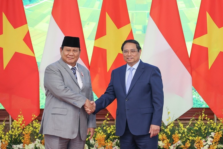 Thủ tướng Phạm Minh Chính và Tổng thống đắc cử Indonesia Prabowo Subianto - Ảnh: VGP/Nhật Bắc