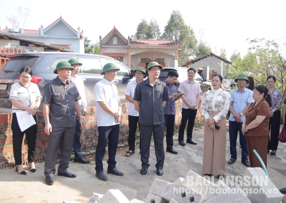  Đoàn công tác kiểm tra thực tế mô hình sản xuất, công trình hạ tầng trên địa bàn xã Sàn Viên, huyện Lộc Bình 