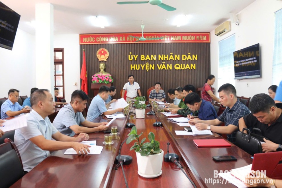 Đồng chí Nguyễn Hữu Chiến, Giám đốc Sở Nông nghiệp và Phát triển nông thôn, Phó Trưởng Ban Chỉ huy PCTT&TKCN tỉnh phát biểu tại buổi kiểm tra