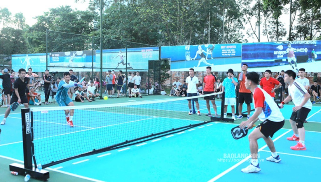 Các VĐV thi đấu Giải cộng đồng Pickleball lần thứ I tại thành phố Lạng Sơn