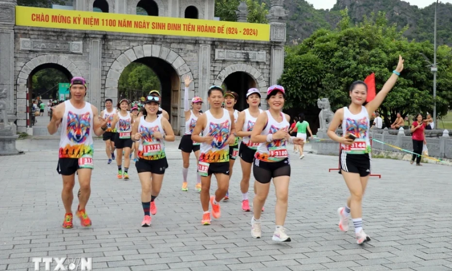 Hàng nghìn người tham gia Giải chạy Hoa Lư Marathon 2024 - Miền đất di sản