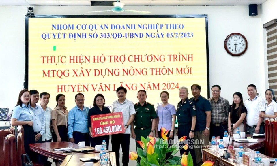 Trao hơn 166 triệu đồng hỗ trợ huyện Văn Lãng thực hiện xây dựng nông thôn mới