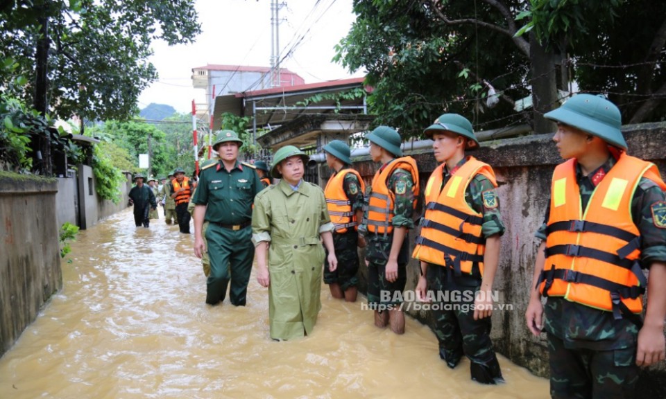 Lãnh đạo UBND tỉnh kiểm tra công tác ứng phó, khắc phục tình trạng ngập lụt sau bão số 3 tại huyện Chi Lăng