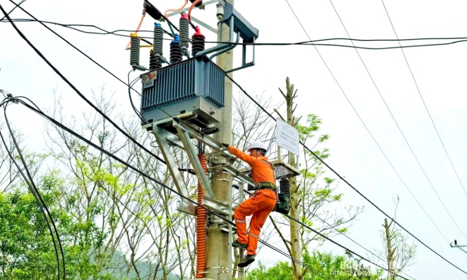 Tập trung hoàn thành các công trình lưới điện: Góp phần nâng cao chất lượng điện năng