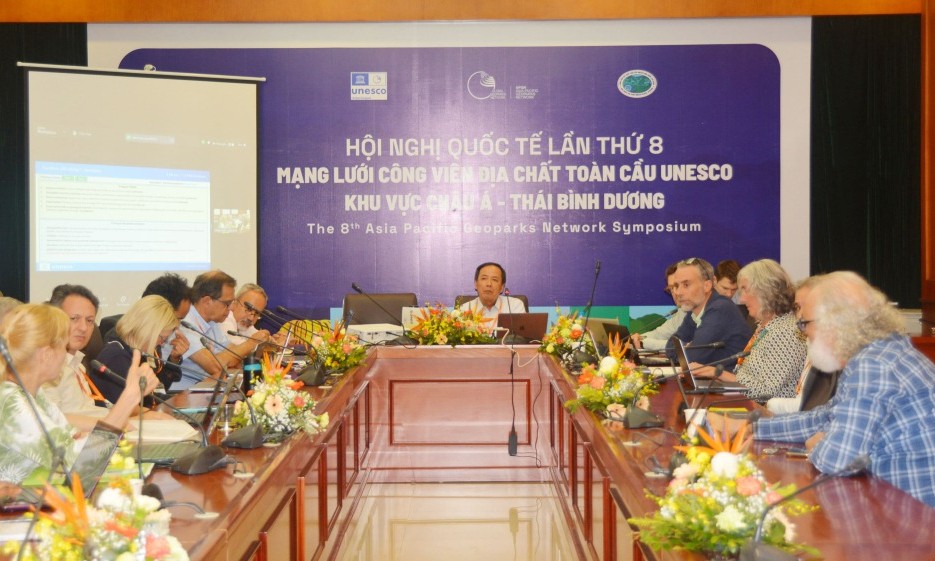 Hội đồng Công viên địa chất toàn cầu UNESCO: Thẩm định, tái thẩm định 228 Công viên địa chất