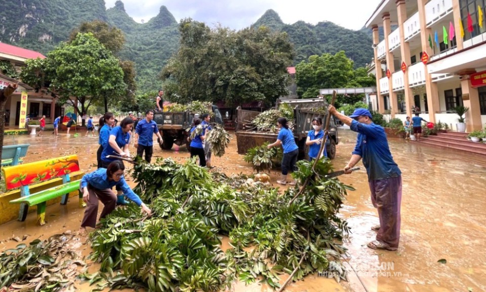 Thanh niên Lạng Sơn tích cực tham gia khắc phục hậu quả sau bão số 3