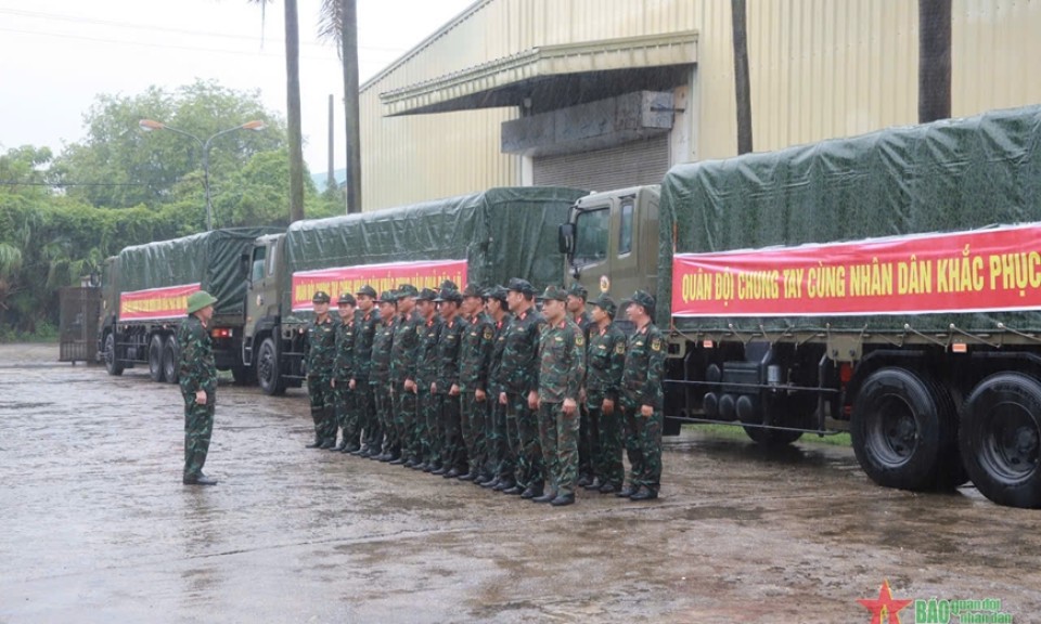 Tổng cục Hậu cần chỉ đạo tiếp nhận, vận chuyển lương thực hỗ trợ nhân dân bị ảnh hưởng bão lũ