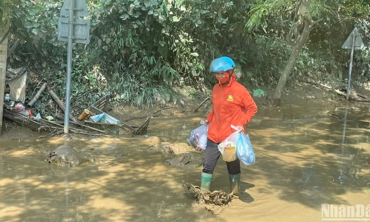 Bảo đảm thực phẩm an toàn tới tay người dân vùng bão, lũ