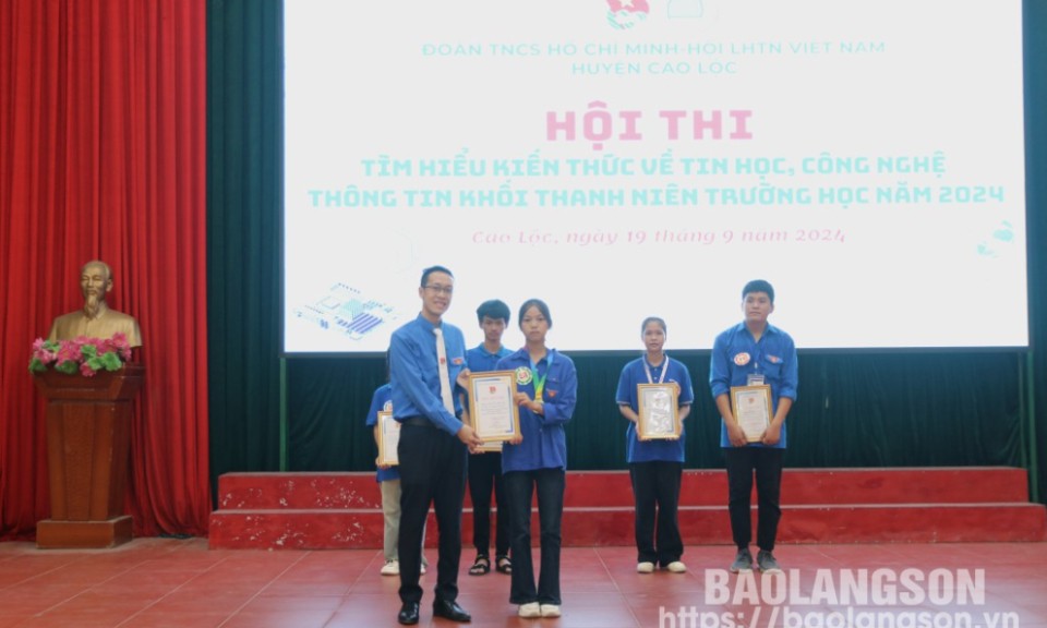 chức “Hội thi tìm hiểu kiến thức về tin học, công nghệ thông tin khối đoàn viên thanh niên trường học năm