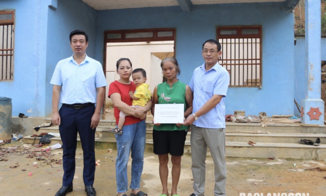 Sở Lao động, Thương binh và Xã hội thăm, hỗ trợ các gia đình bị thiệt hại do cơn bão số 3 tại Bình Gia