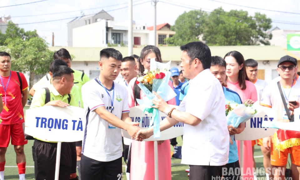 169 vận động viên tham gia giải bóng đá Cup Doanh nhân xứ Lạng