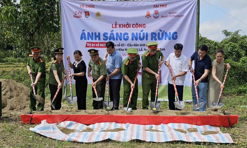 Học viện Cảnh sát Nhân dân phối hợp tổ chức chương trình tình nguyện “Ấm tình quân dân” tại xã Vũ Lễ, huyện Bắc Sơn